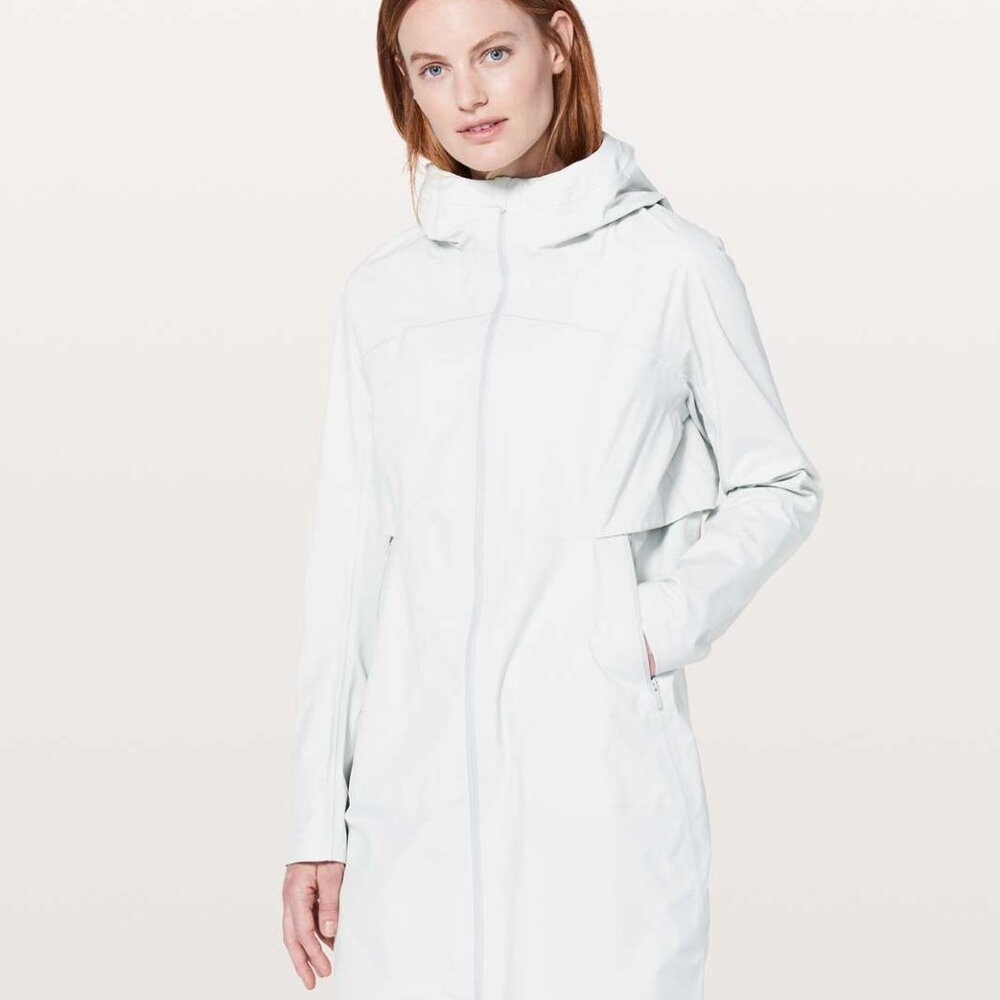 Lululemon Women's White Cloud Crush Mountain Hooded Rain Jacket‎ Size 4